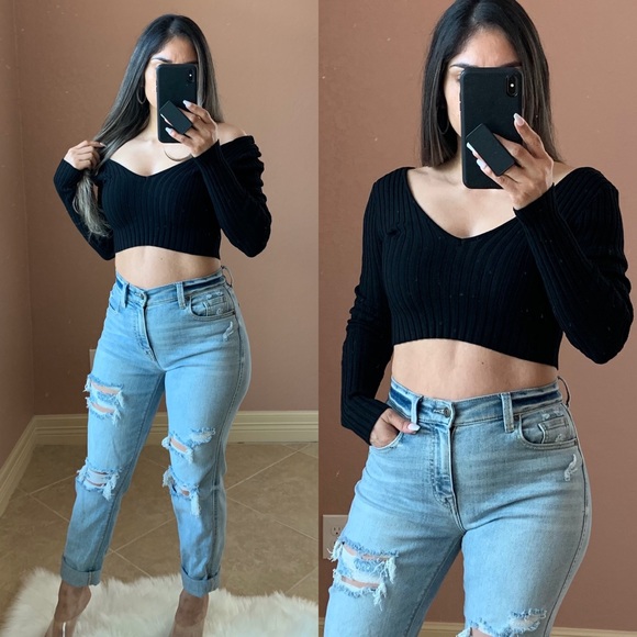 Last 1..ANDREA Knit Long Sleeve Crop Top